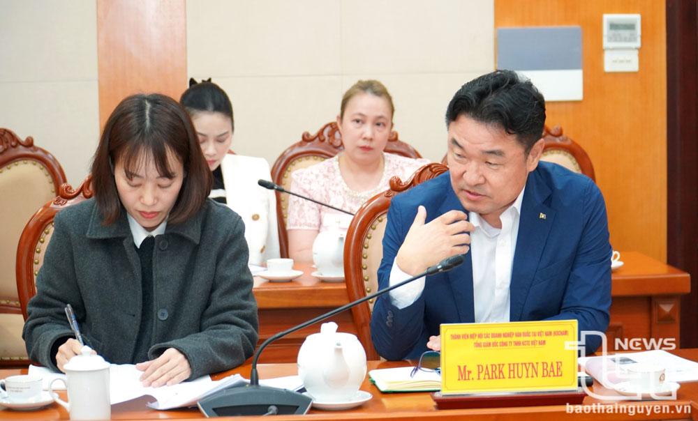 Ông Park Hyun Bae bày tỏ sự ấn tượng và đánh giá cao những chia sẻ cũng như cam kết của đồng chí Chủ tịch UBND tỉnh.